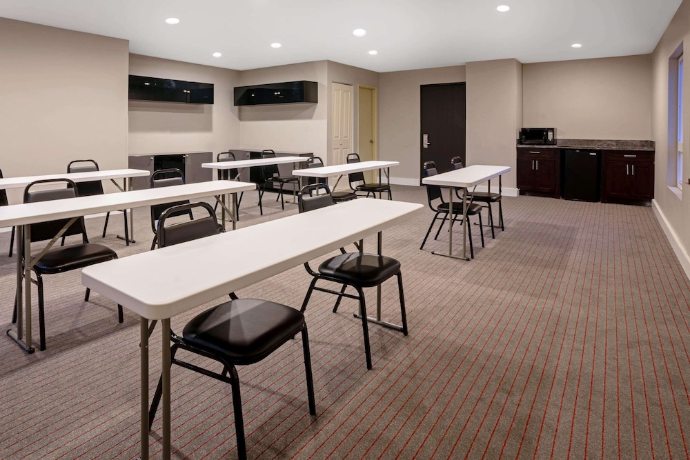 La Quinta Inn And Suites By Wyndham Seattle Federal Way 44/49