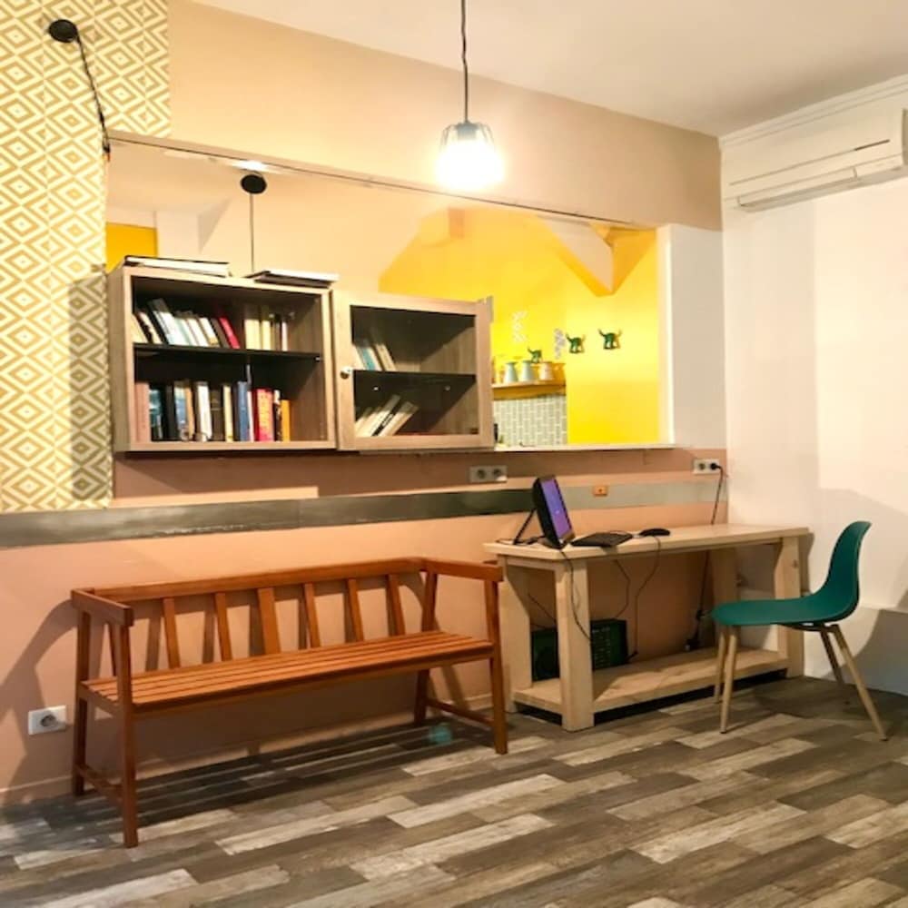 Trendy Hostel 4/35