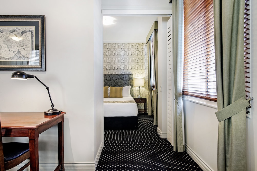 Ultiqa Rothbury Hotel 30/71