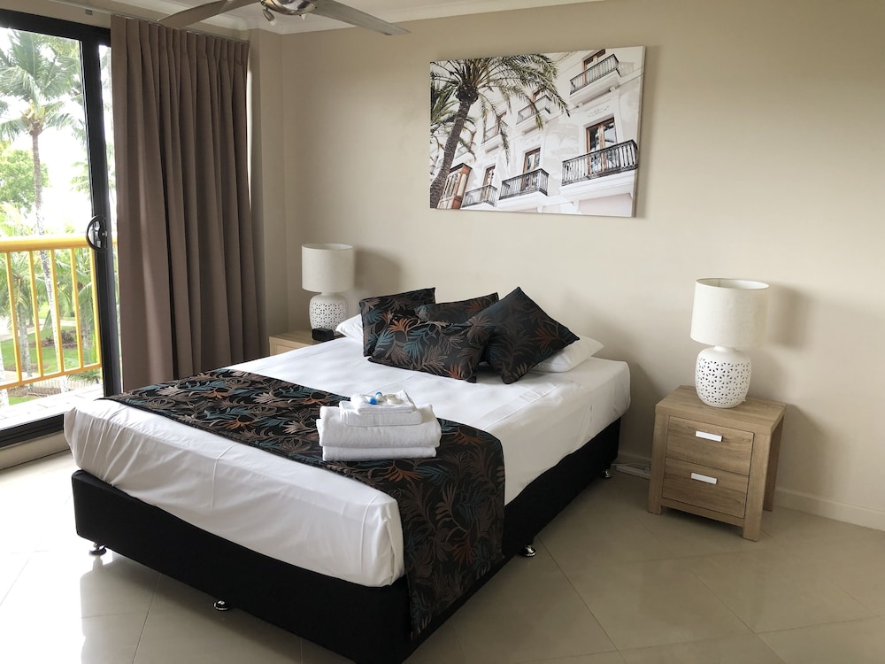 Coral Towers Holiday Suites 15/69
