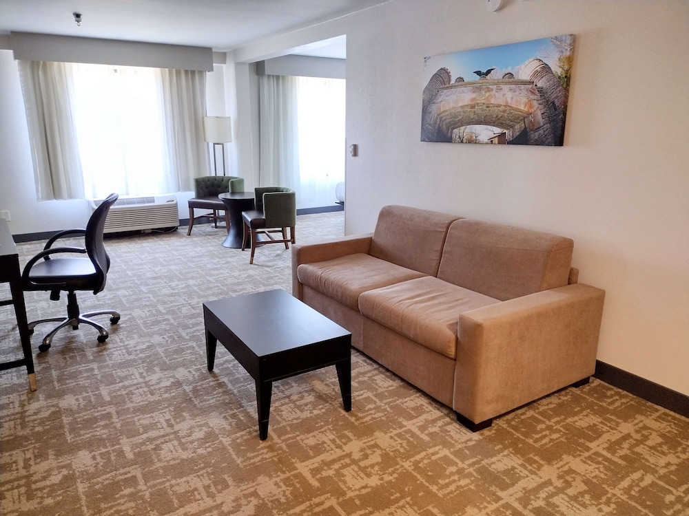 Best Western Plus Dalton Inn 22/38