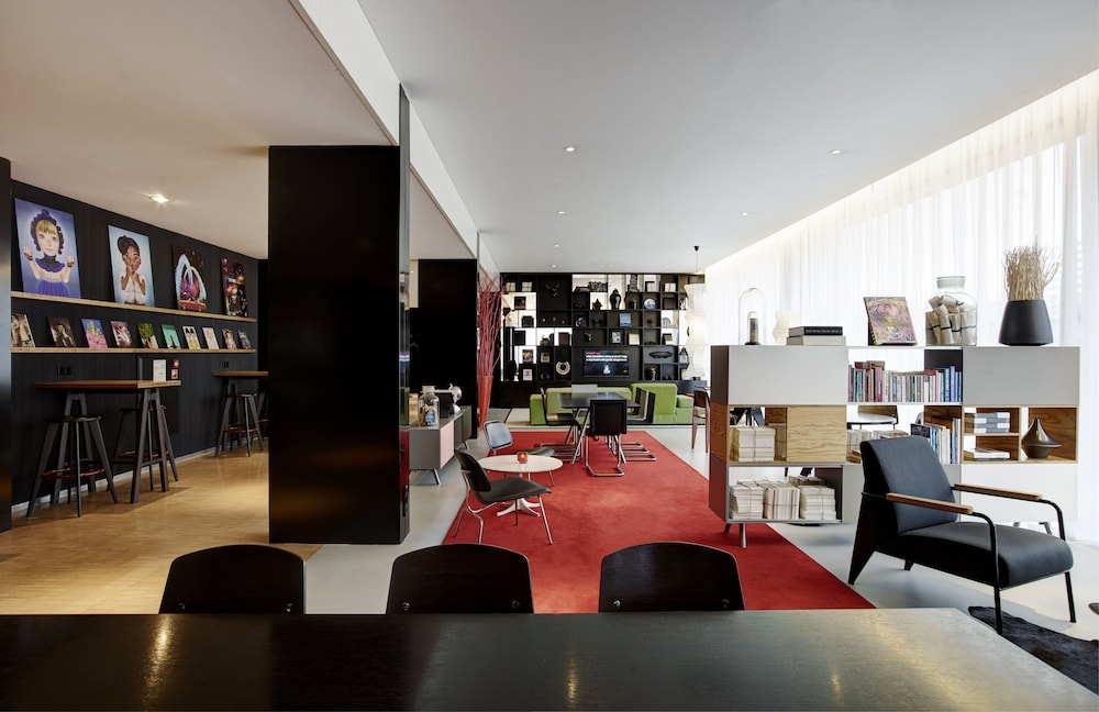 CITIZENM SCHIPHOL AIRPORT HOTEL 36/53