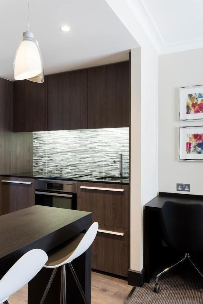 THE WESTBOURNE HYDE PARK 34/35