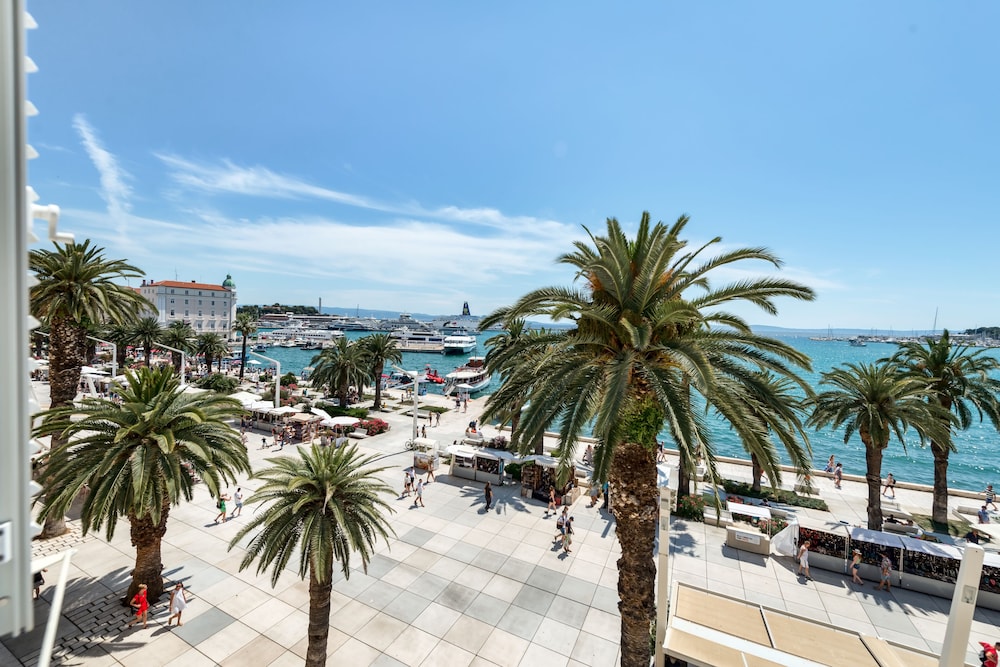 Palms Promenade Luxury Rooms 26/37