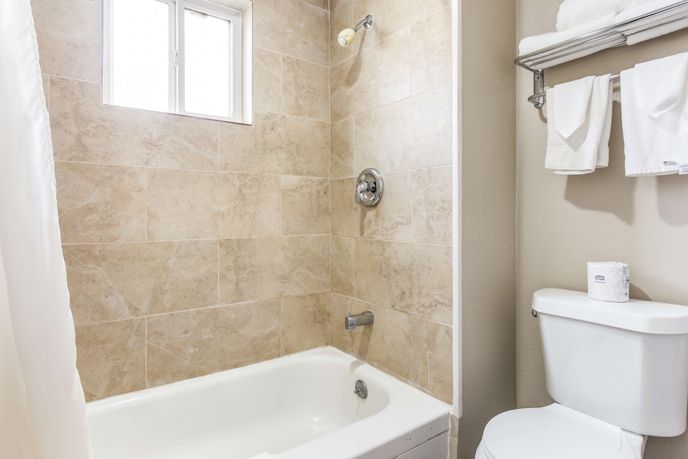 Americas Best Value Inn Lebanon MO 21/38