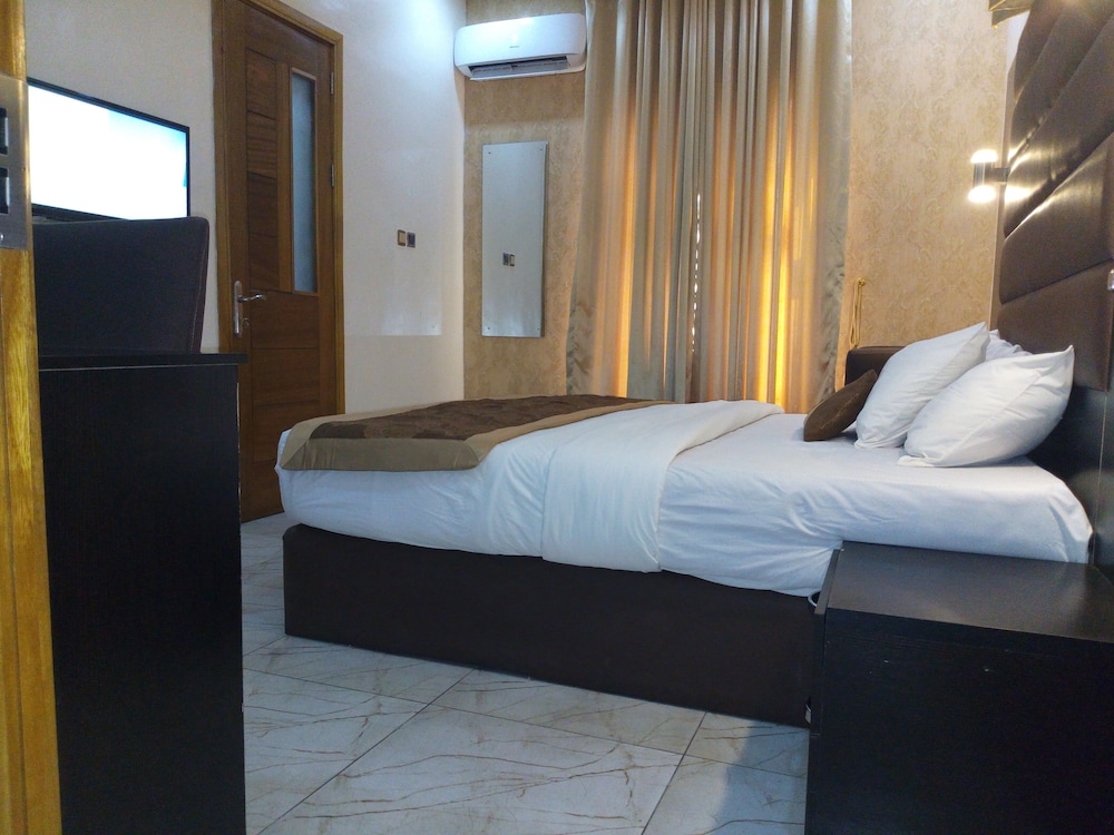 Bana Hotel & Suites 11/27