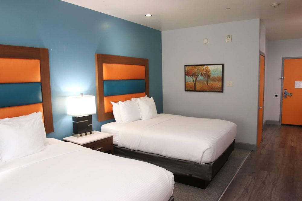 BLVD Hotel and Studios Universal-Hollywood, an Ascend Collection Hotel 24/75