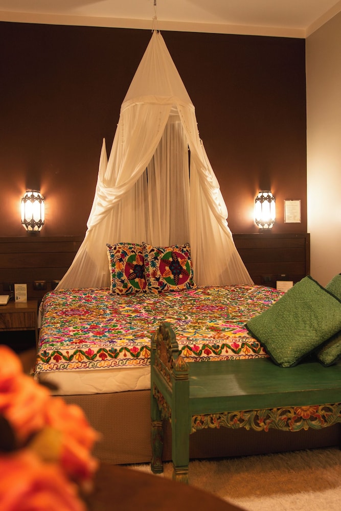 TAJ HOTEL 30/50