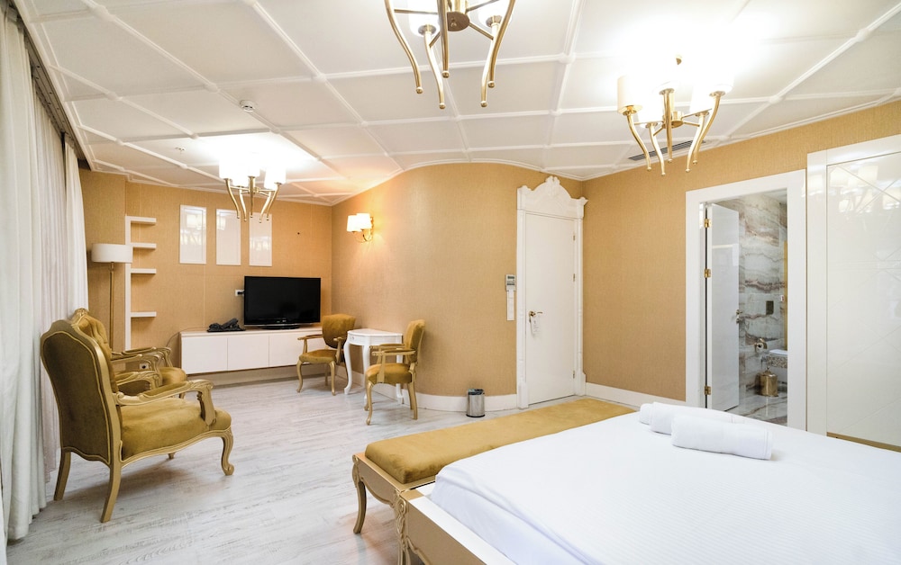 Golden Pearl Boutique Hotel - Adults Only 10/66