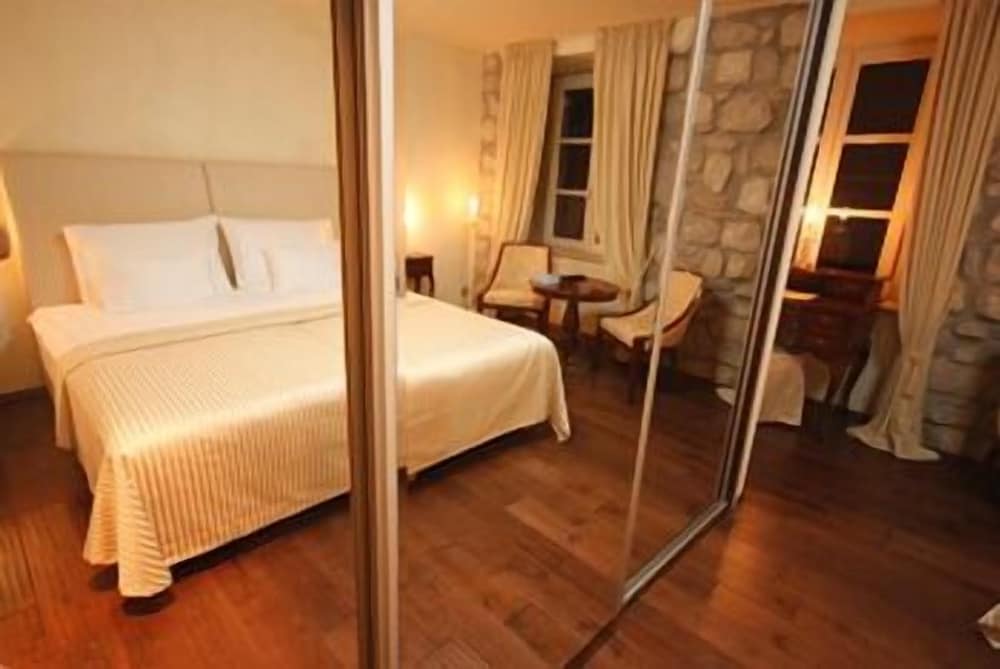 SUPERIOR, DOUBLE BED