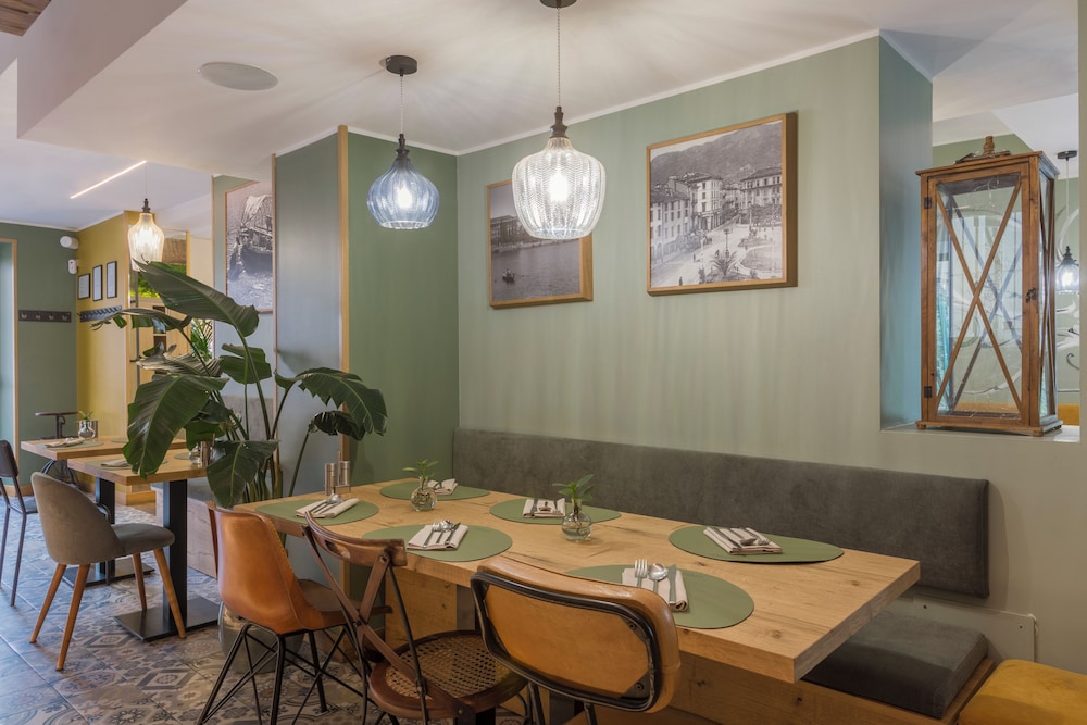 Avenue Hotel 56/71