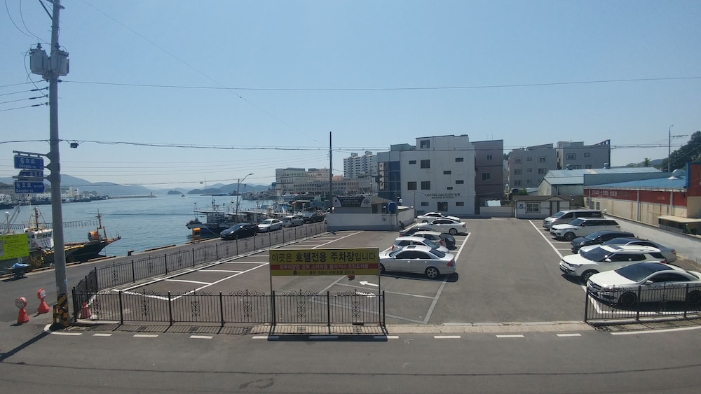 Tongyeong Anchovy Tourist Hotel 32/36