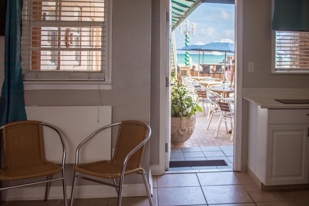 Riptide Oceanfront Hotel 49/72