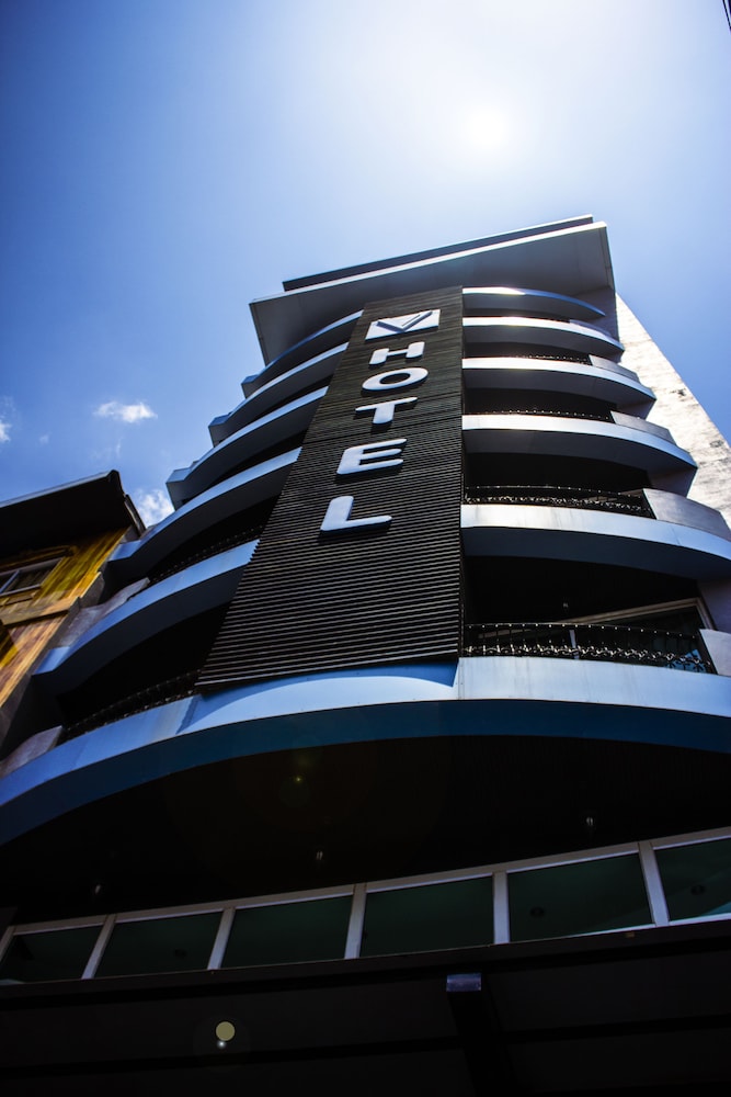V Hotel 2/51