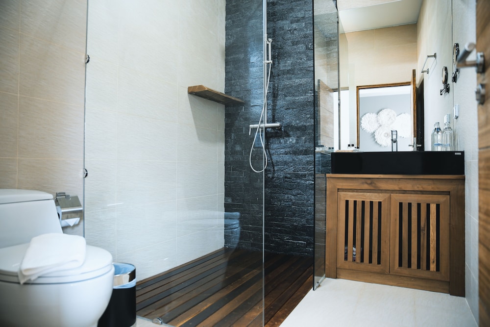 Zee Luxury Boutique Hotel 44/45