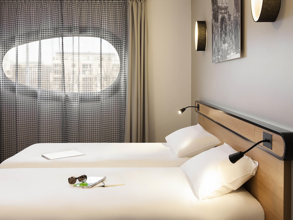STUDIO, TWIN BEDS
