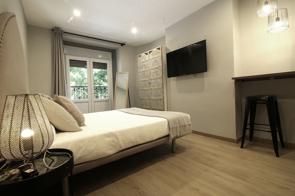 ABRACADABRA SUITES 13/54