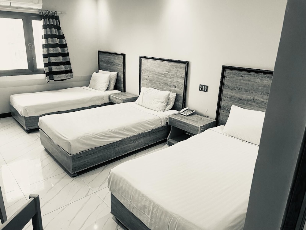 DELUXE, TWIN BEDS