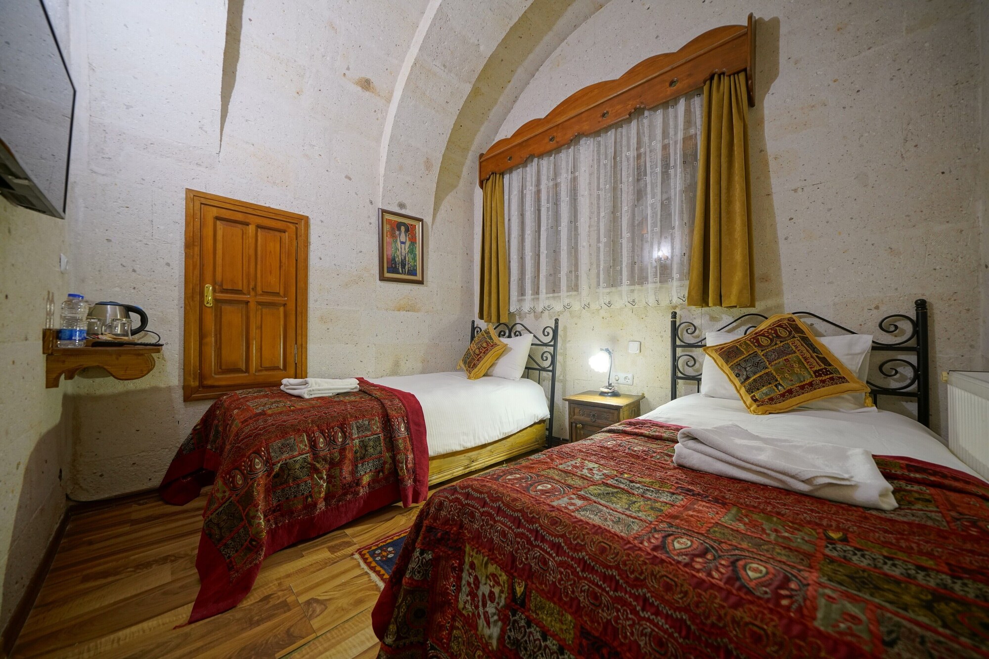 ECONOMY, TWIN BEDS