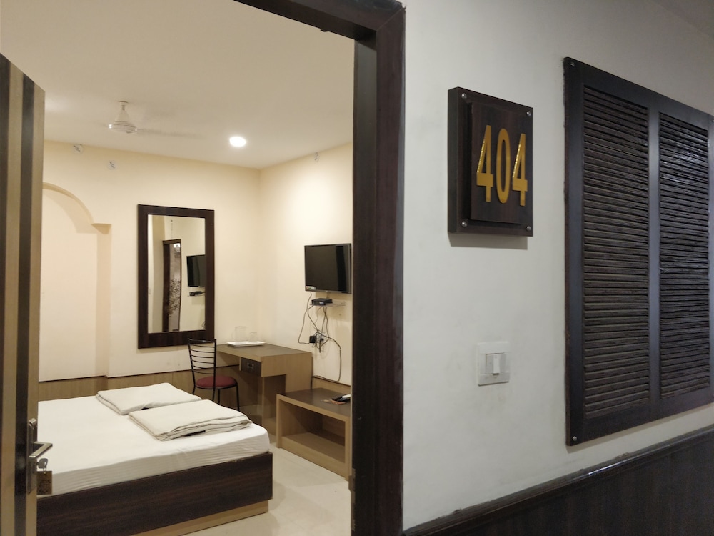 Central Hotel 12/62