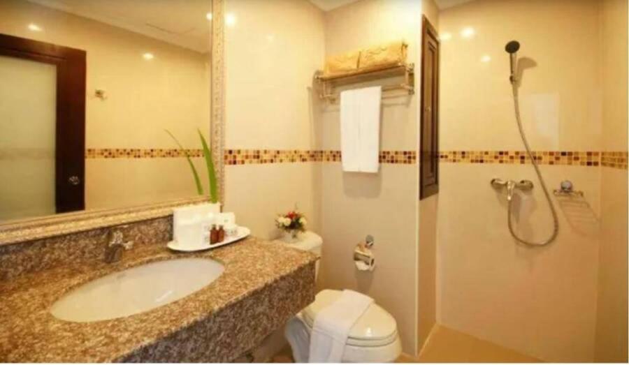 Ivory Palace Hotel 46/50