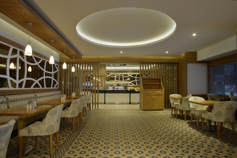 Maris Beach Hotel 15/29