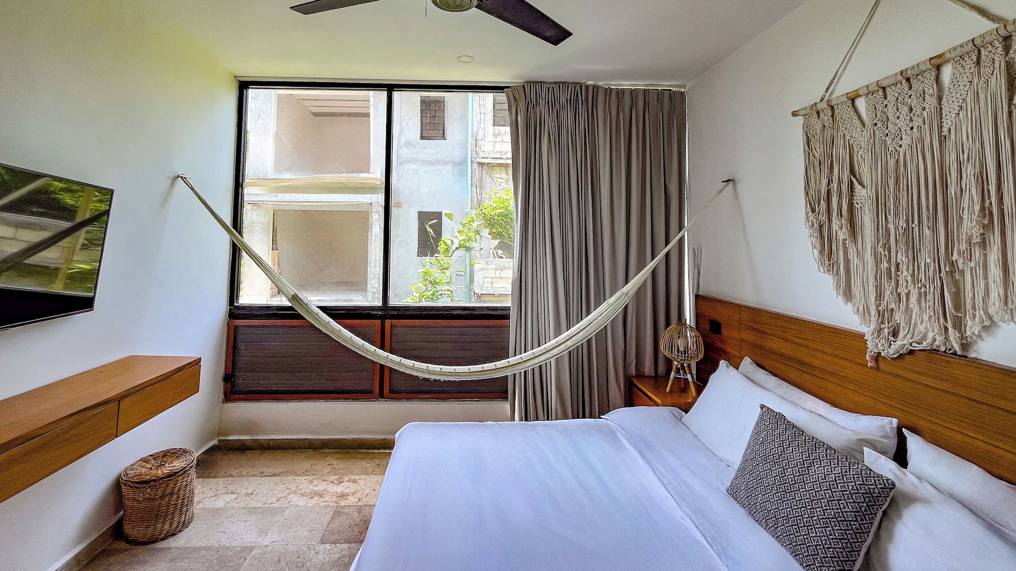 3 BEDROOMS, LUXURY, PENTHOUSE, APARTMENT, ROOFTOP POOL