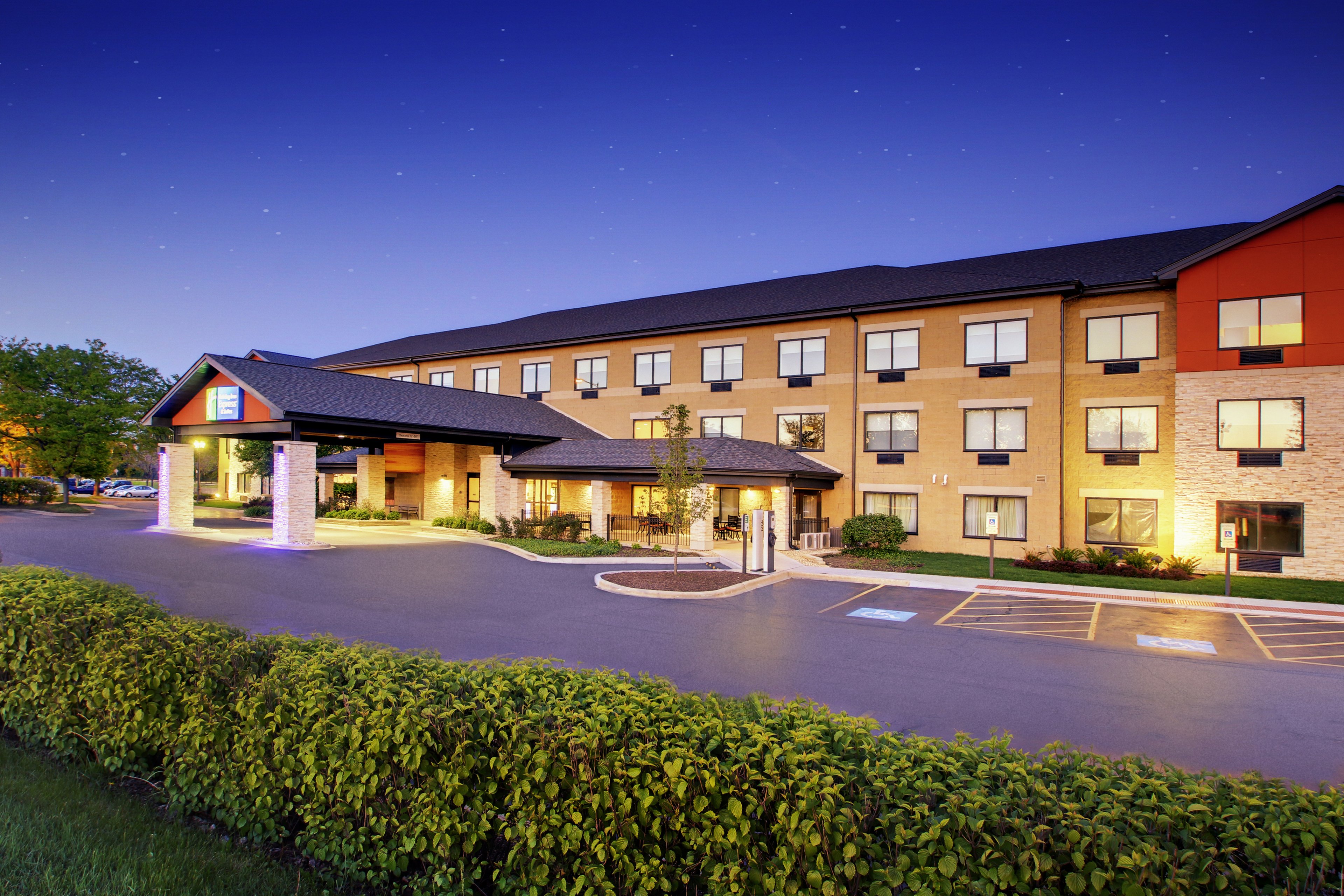 Holiday Inn Express & Suites AURORA NAPERVILLE 5/41