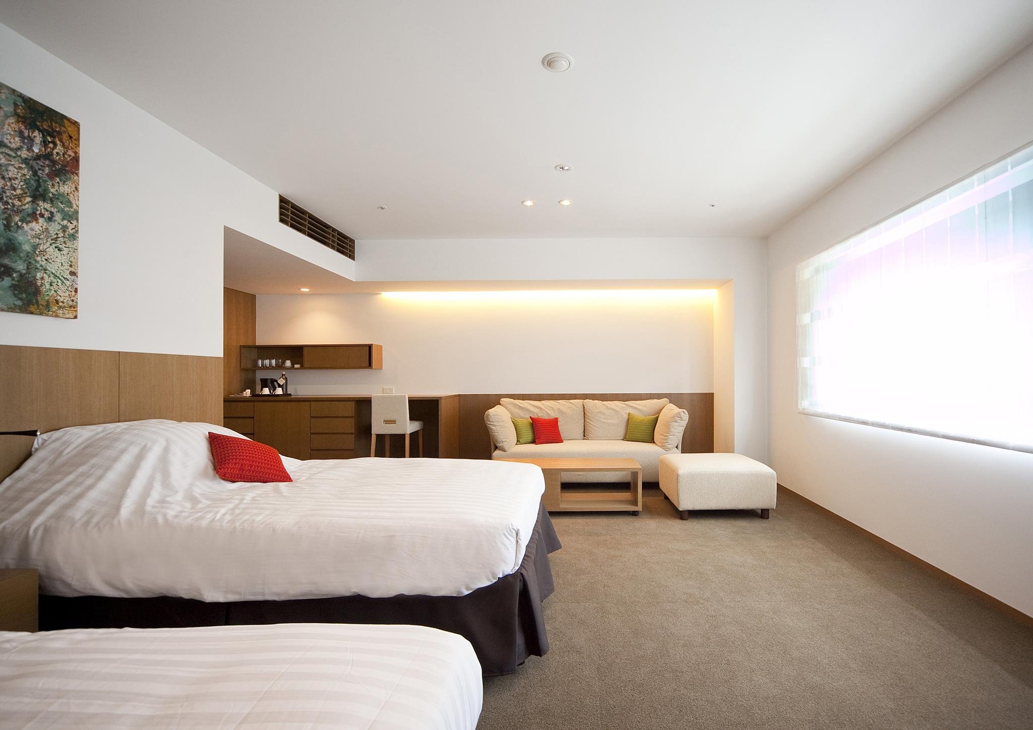 Universal, Twin Beds