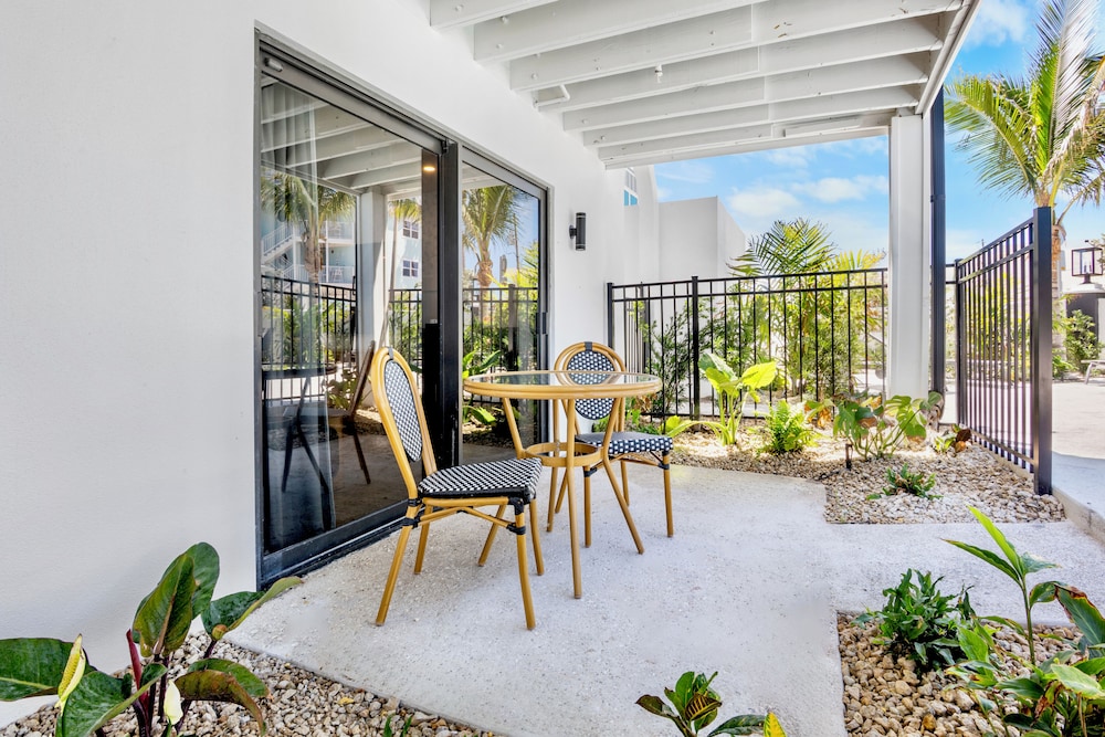 Tropic Isle Beach Resort 57/68