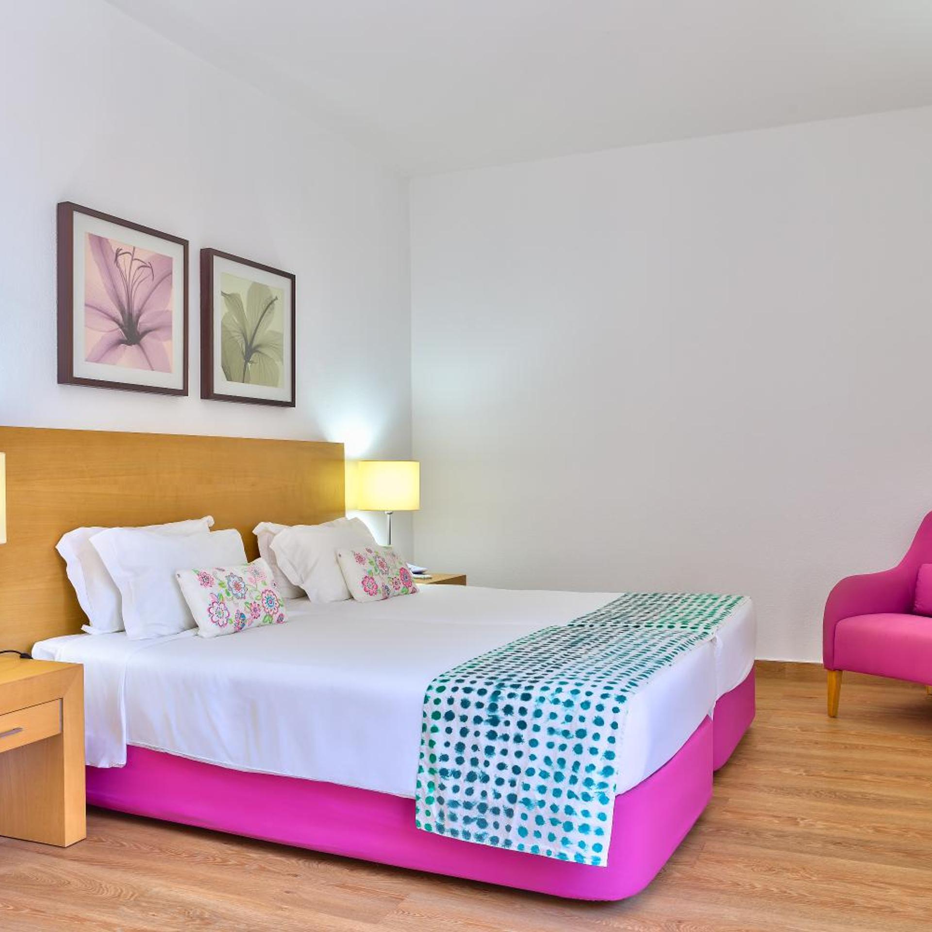 Room, Double or Twin Bed, Side Sea View