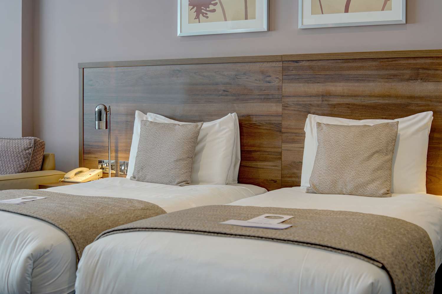 Room at Best Western The Ship Hotel, ELMBRIDGE