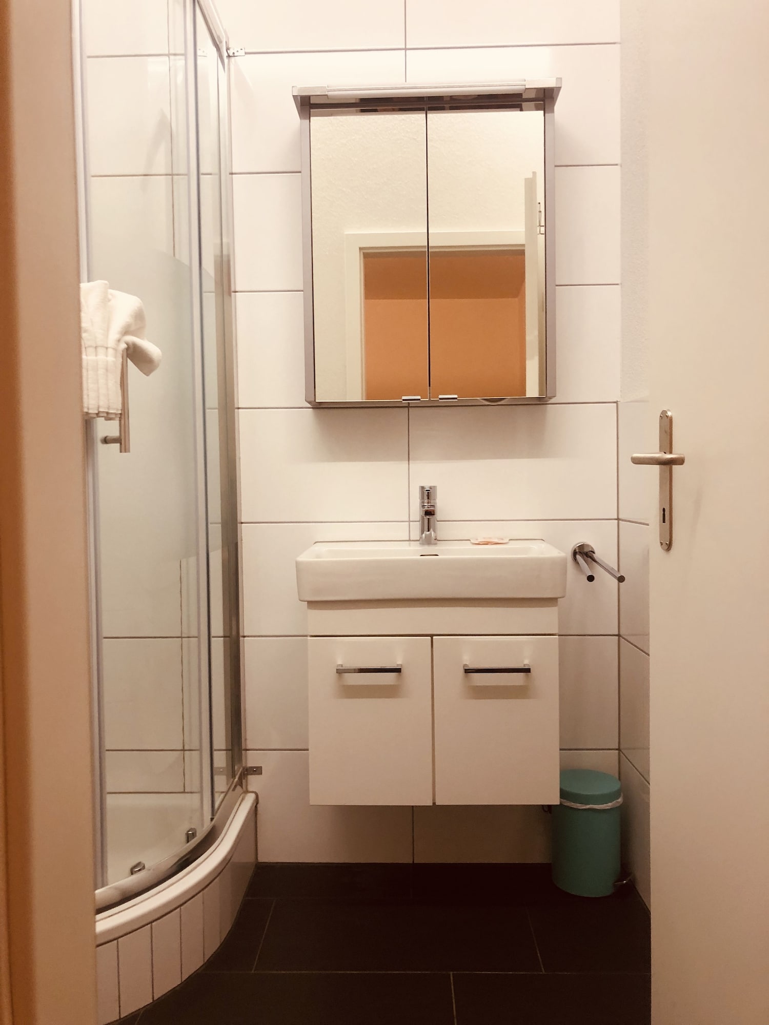 ROOM, DOUBLE BED