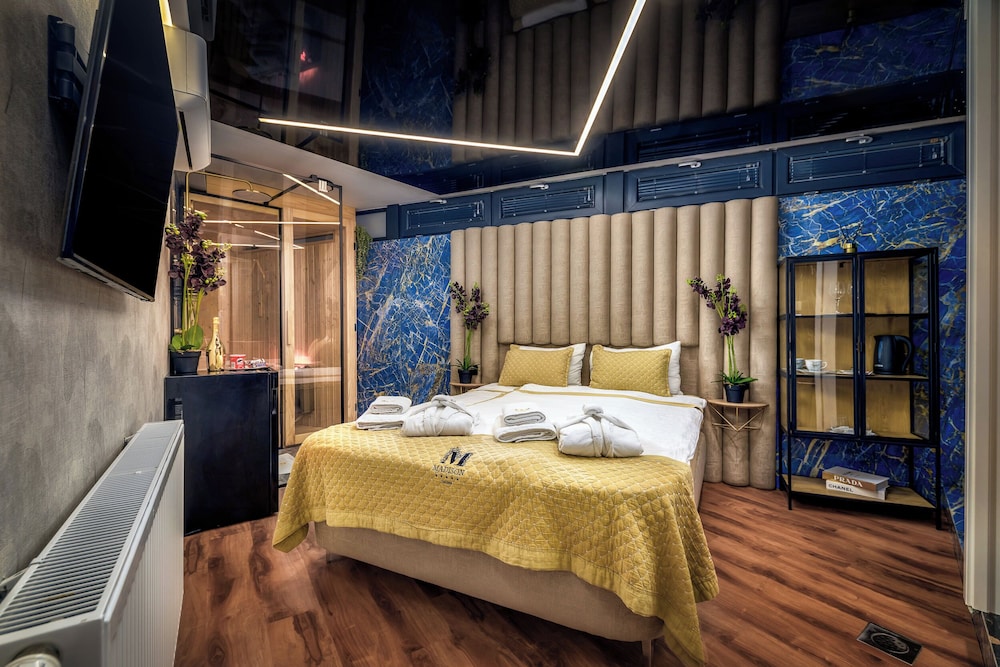 1 Bedroom, Exclusive, King Bed, Sauna