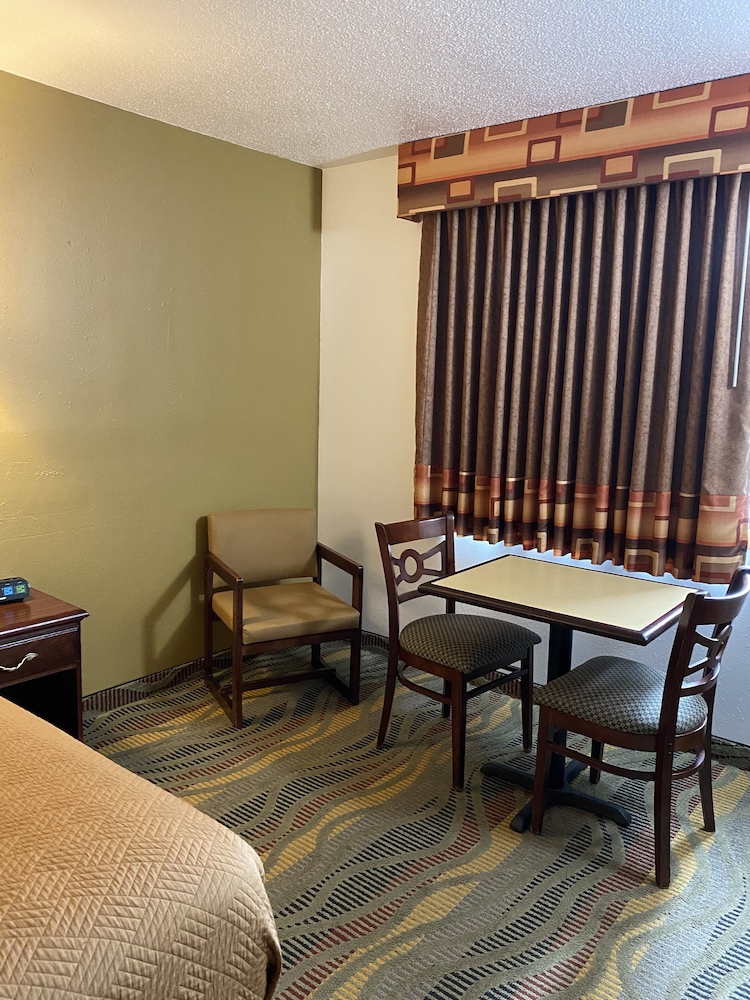 Travelodge by Wyndham La Porte/Michigan City Area 39/50
