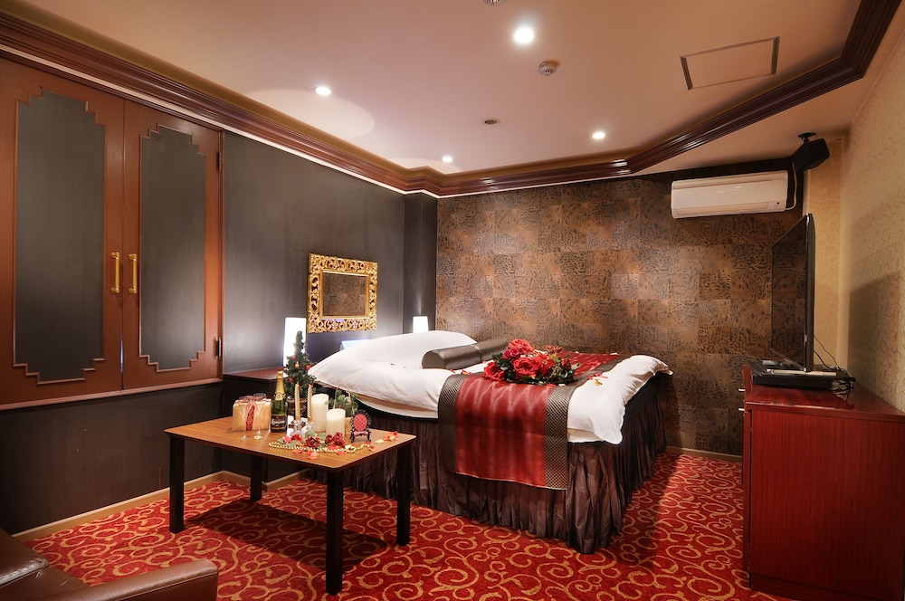 Ishidu Hotel Blan Chapel Christmas Adults Only 6/20
