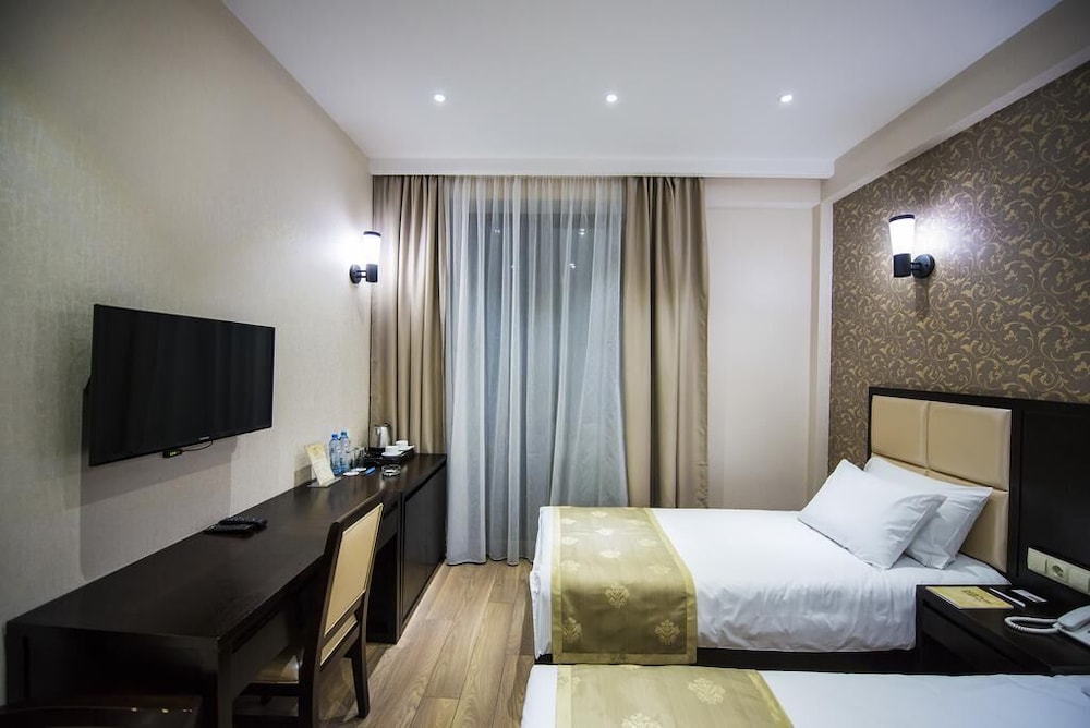 Tbilisi Inn 14/70
