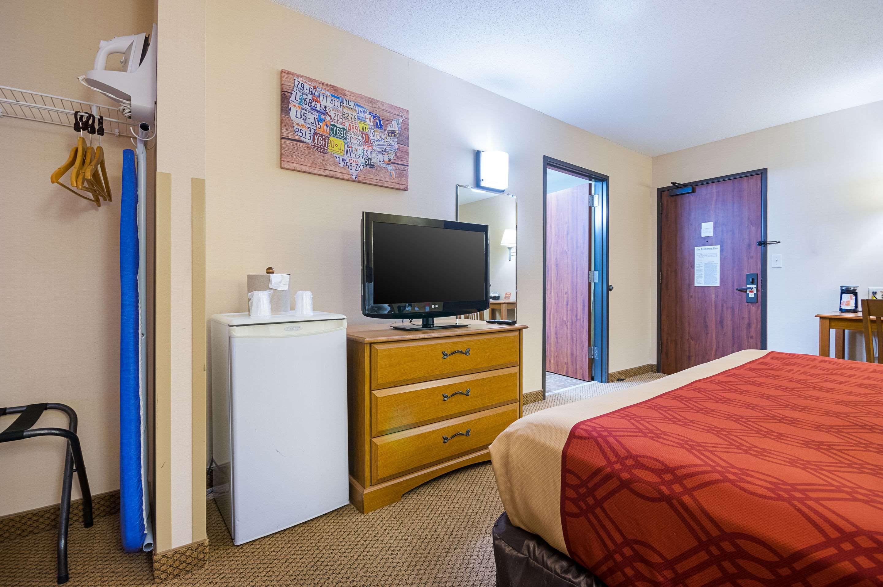 Econo Lodge 15/41