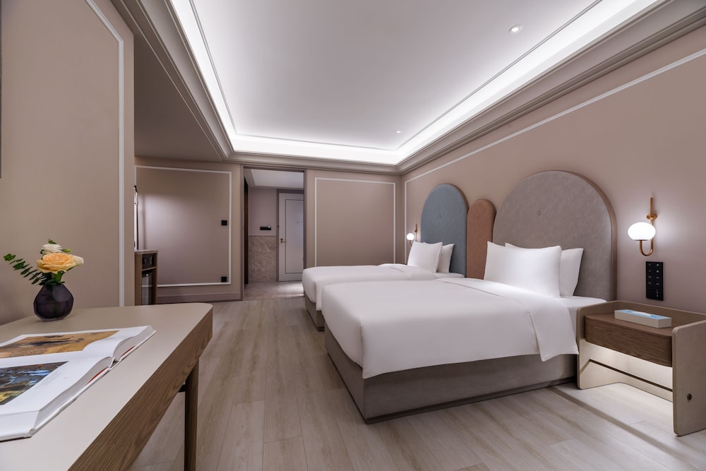 Mercure Shanghai Jinqiao 16/48