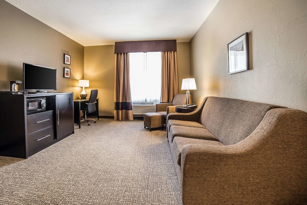Comfort Inn and Suites Vernal National Monument Area 33/42