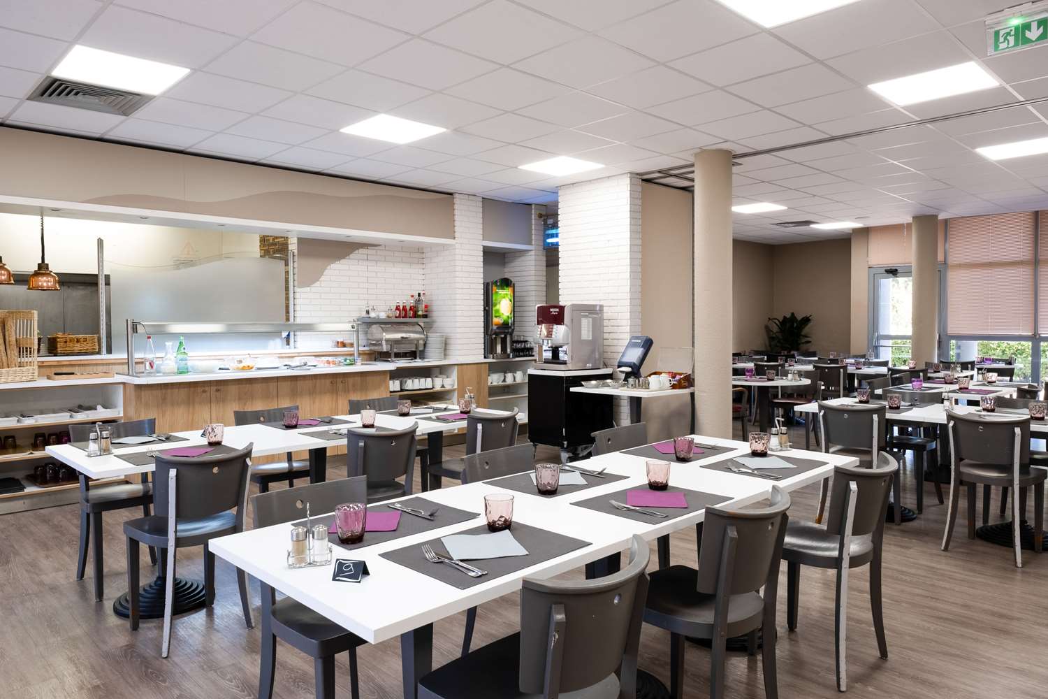 restaurant cafeteria