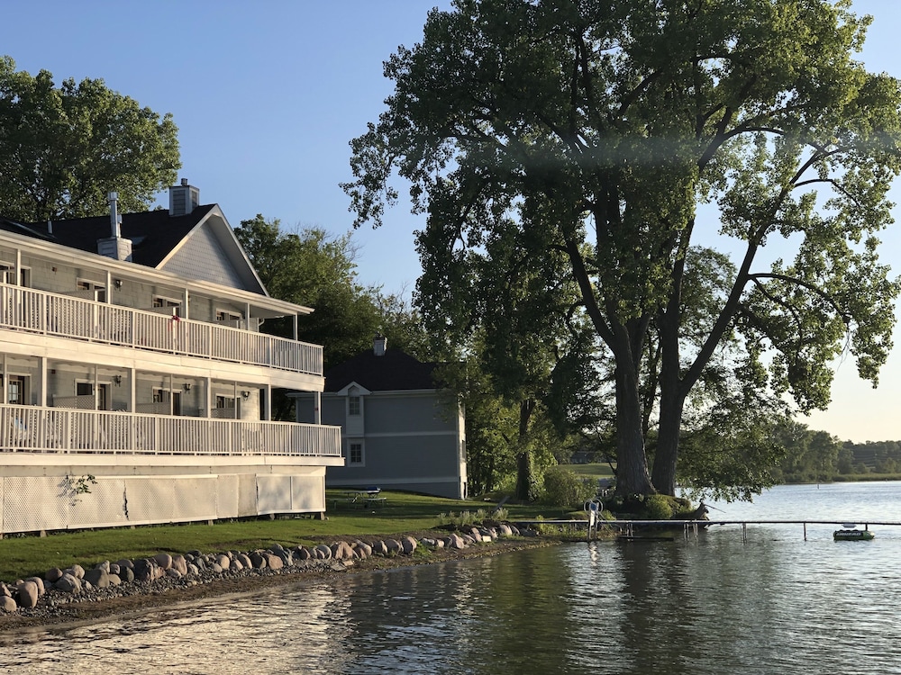 The French Country Inn Lake Geneva 34/43