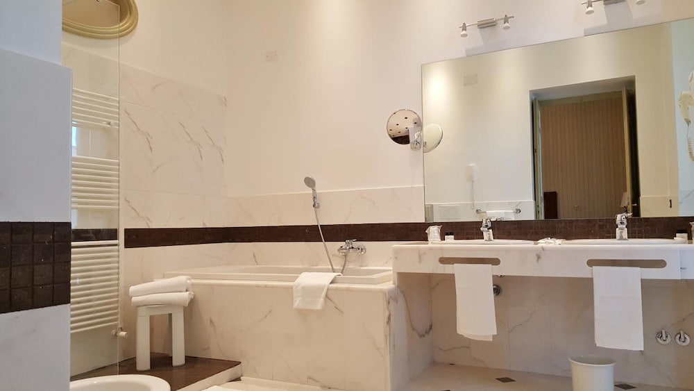 Hotel Roma E Rocca Cavour 70/82