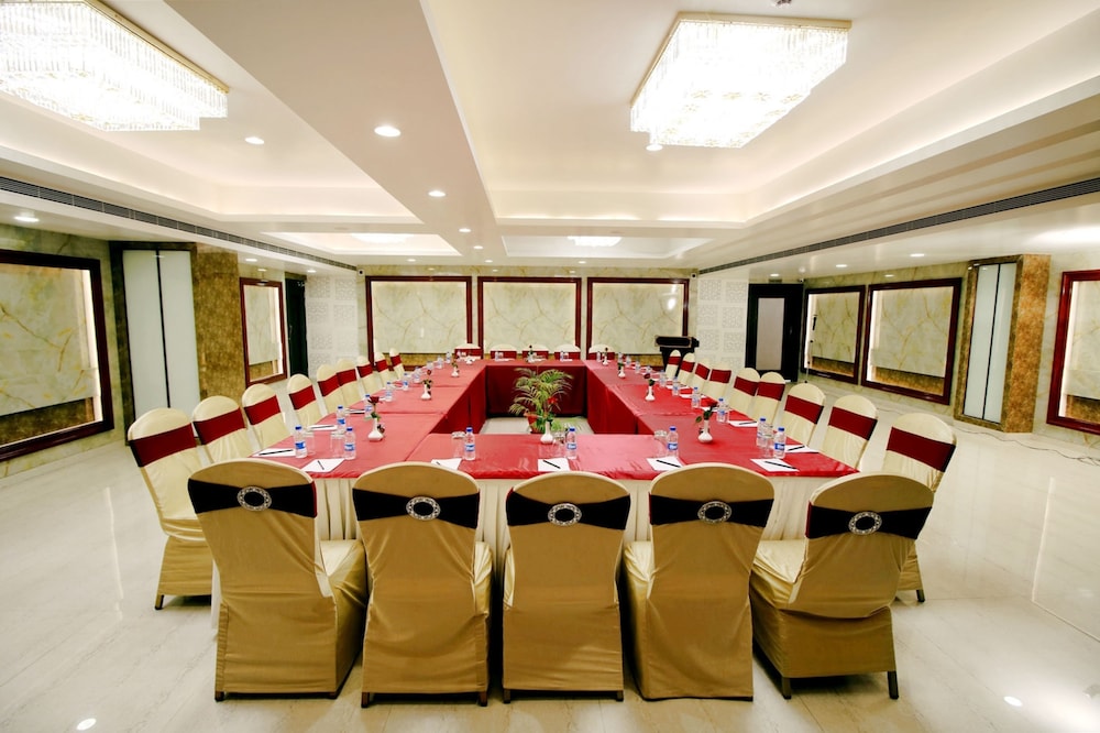 Pinnacle by Click Hotels, Lucknow 57/63
