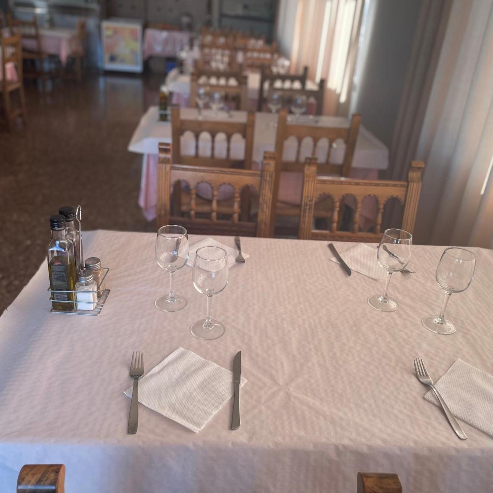Hotel Reina Isabel 45/58