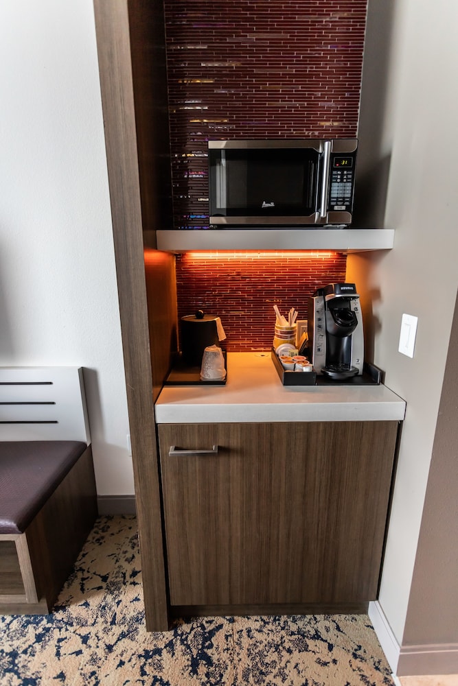 Hilton Garden Inn West Palm Beach I95 Outlets 12/48