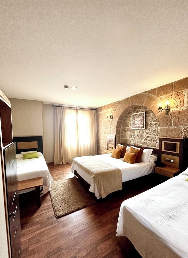 ROOM, QUADRUPLE