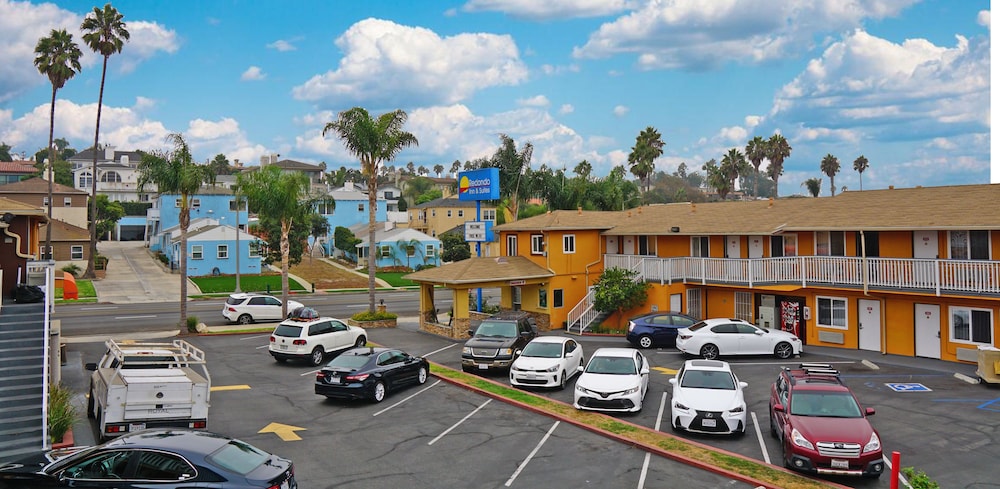 Redondo Inn and Suites 44/48