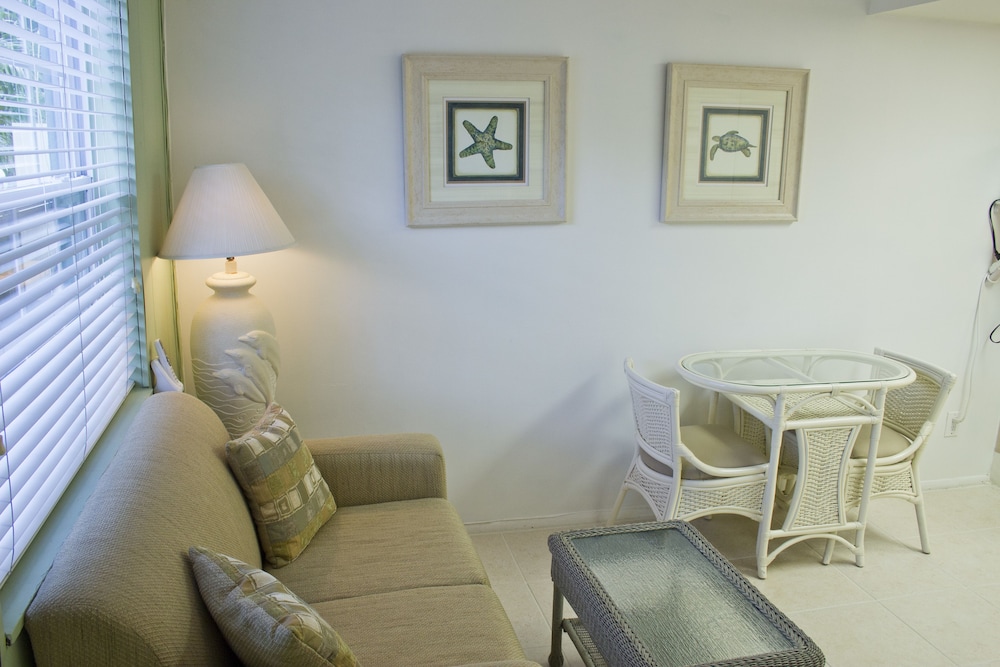 Seaspray Surf Lodge 45/56