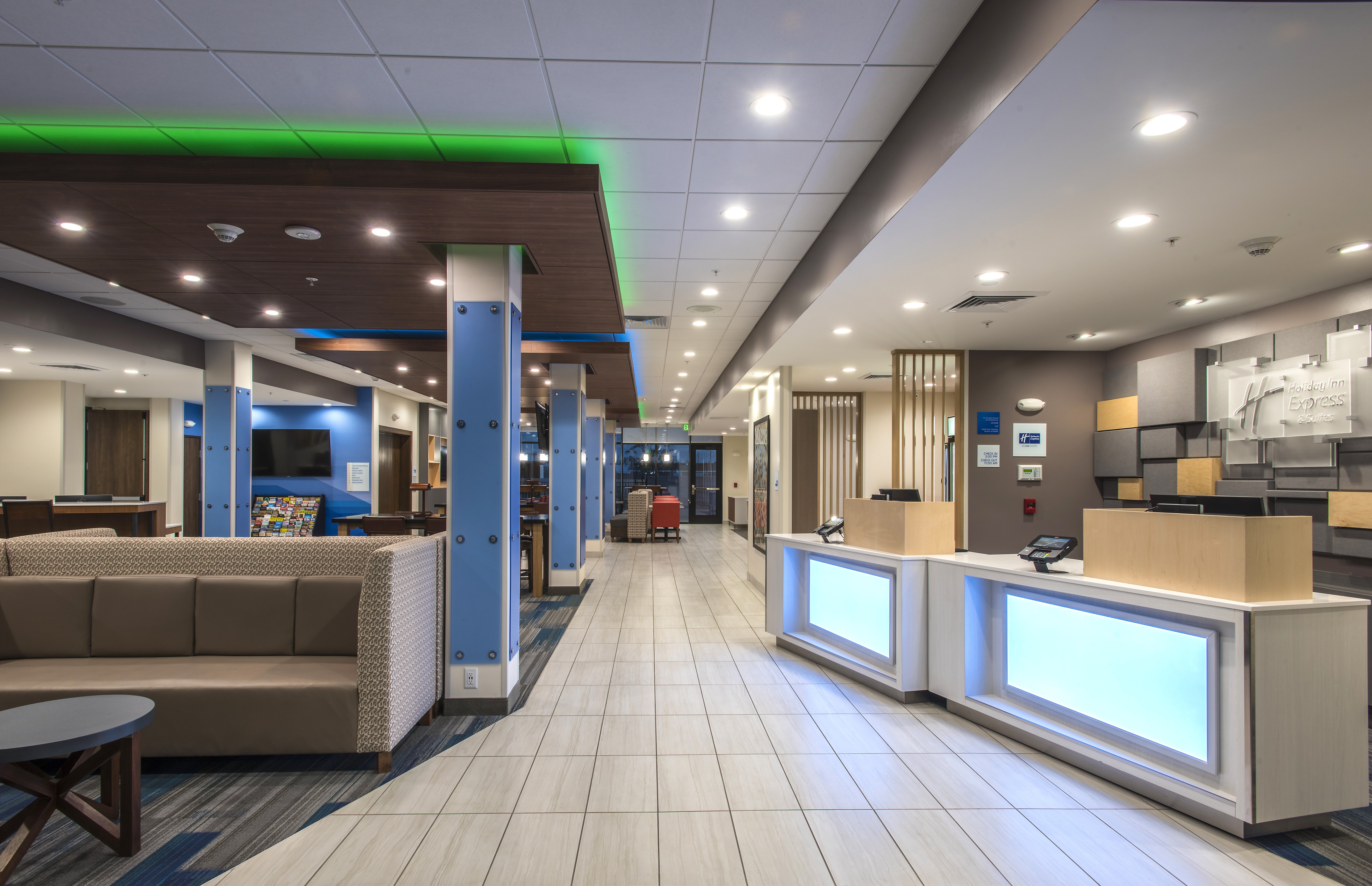 Holiday Inn Express and Suites Phoenix North Happy Valley an IHG Hotel 6/64
